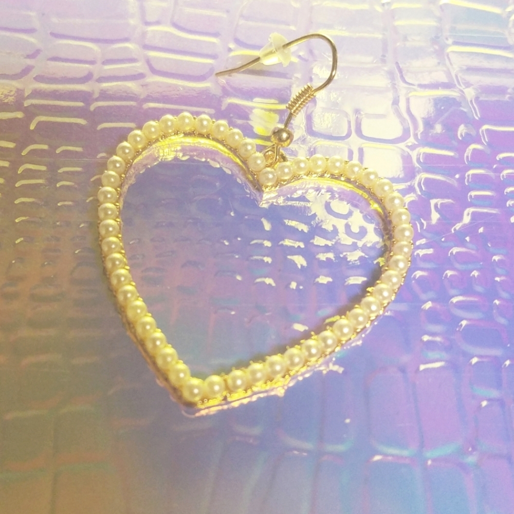 Pearl heart dangle earrings